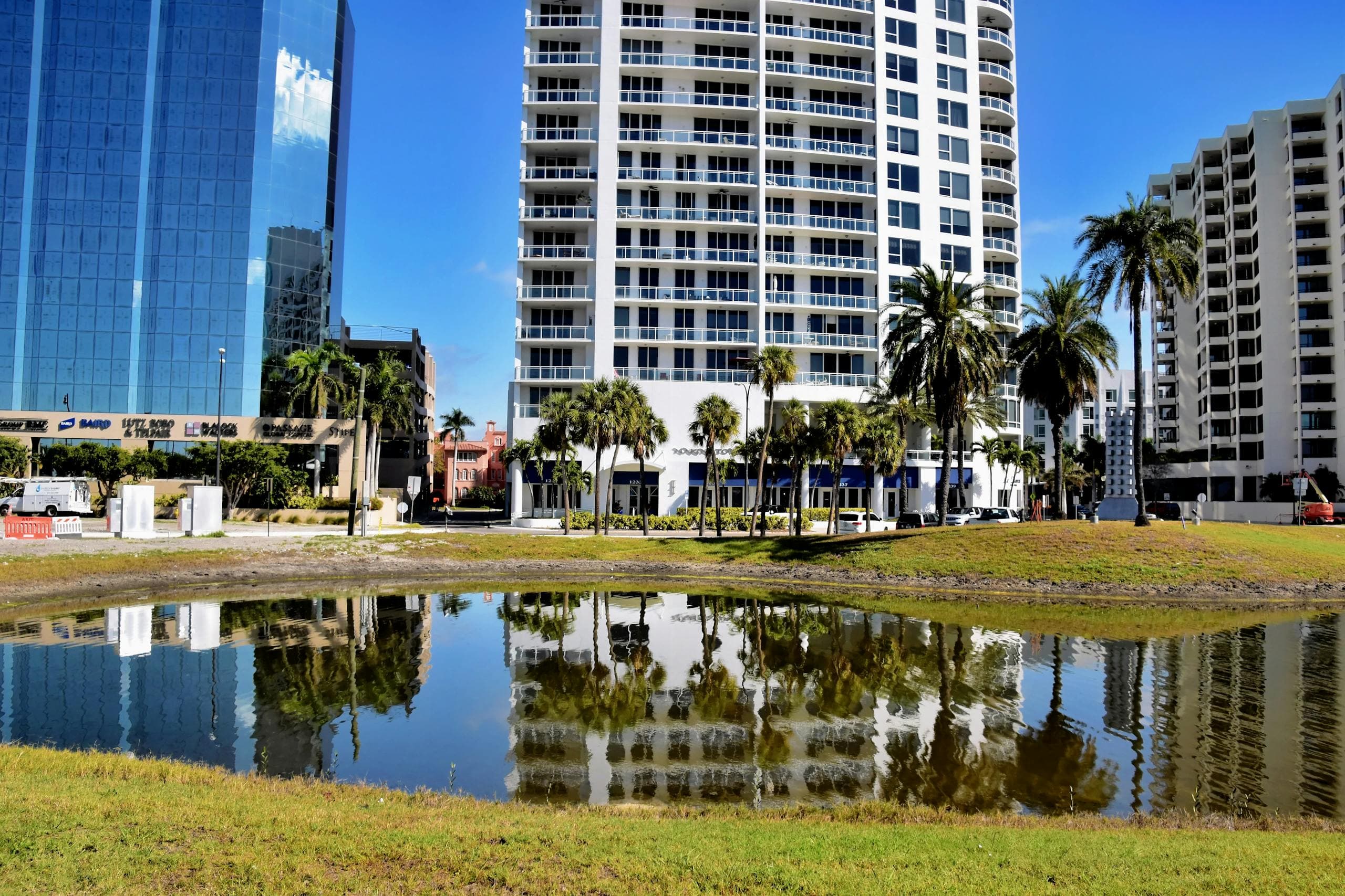 A vibrant urban scene in Sarasota, Florida